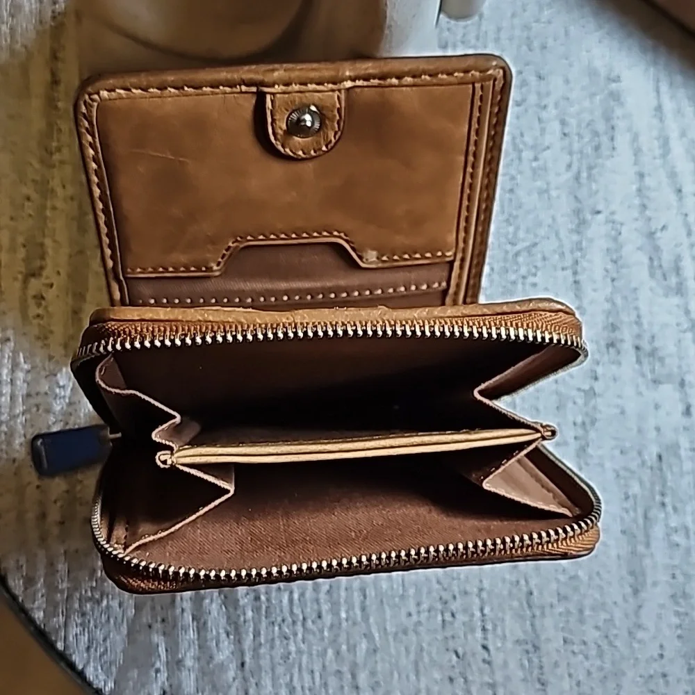 FOSSIL Wallet - Picture 4 of 5